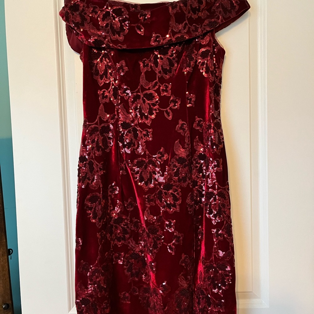 Off the shoulder Adrianna papell sheath dress